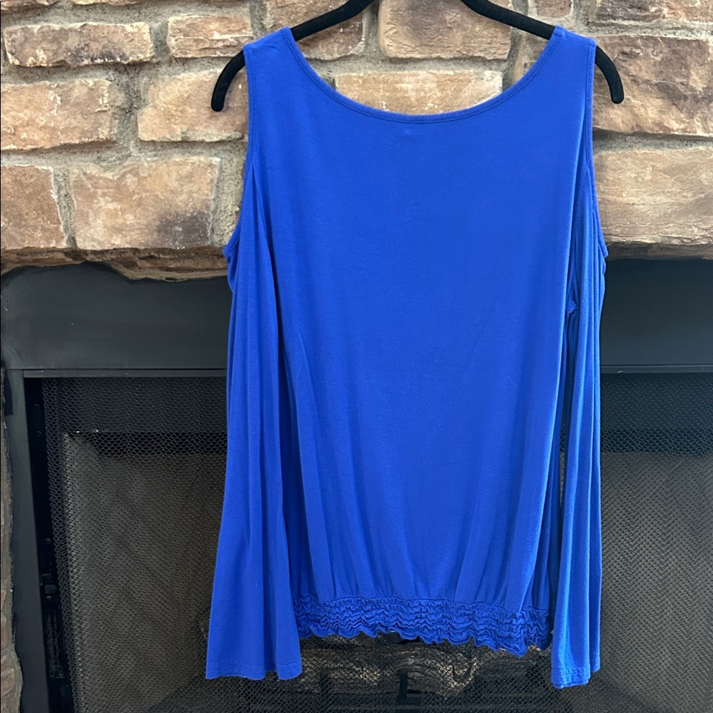 NWOT Royal Blue Women's Cold Shoulder Top w/ Gathered Ruffled Bottom. Medium